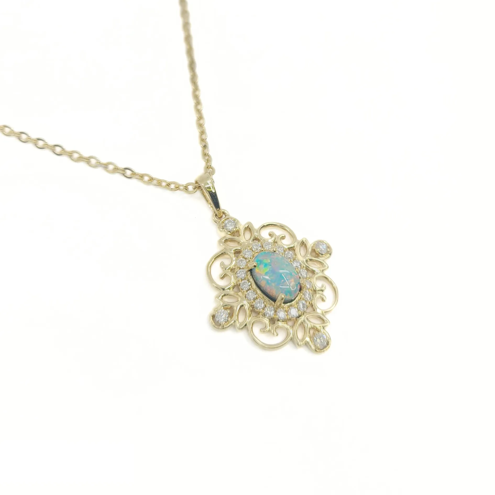 18K Yellow Gold Opal Pendant