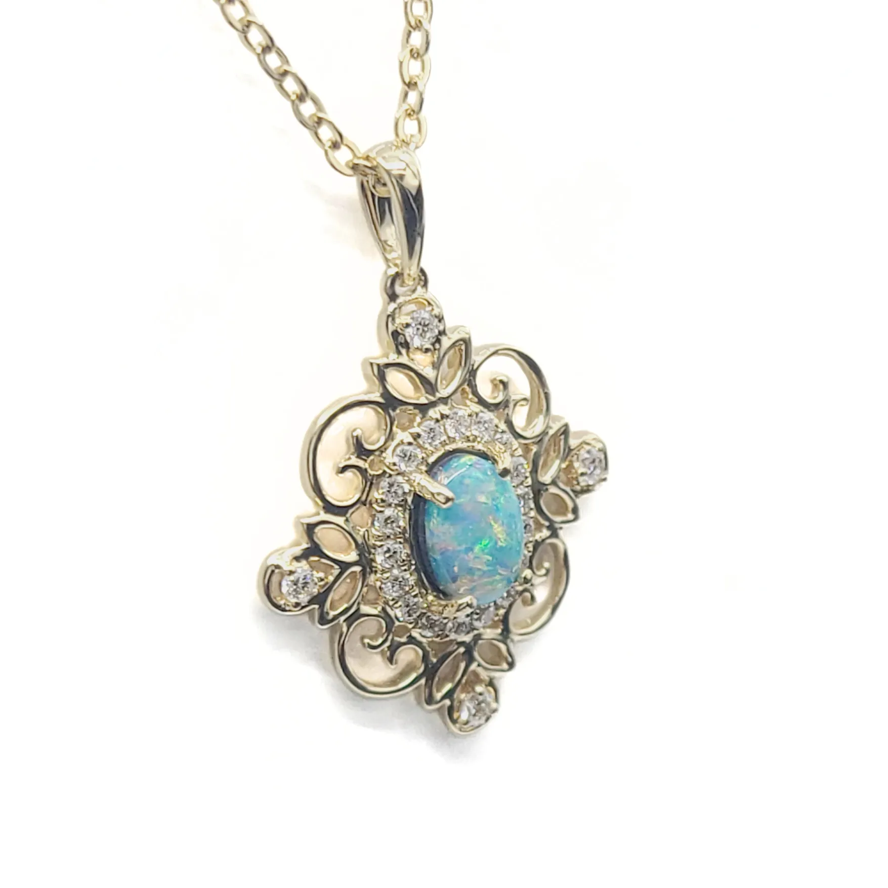 18K Yellow Gold Opal Pendant