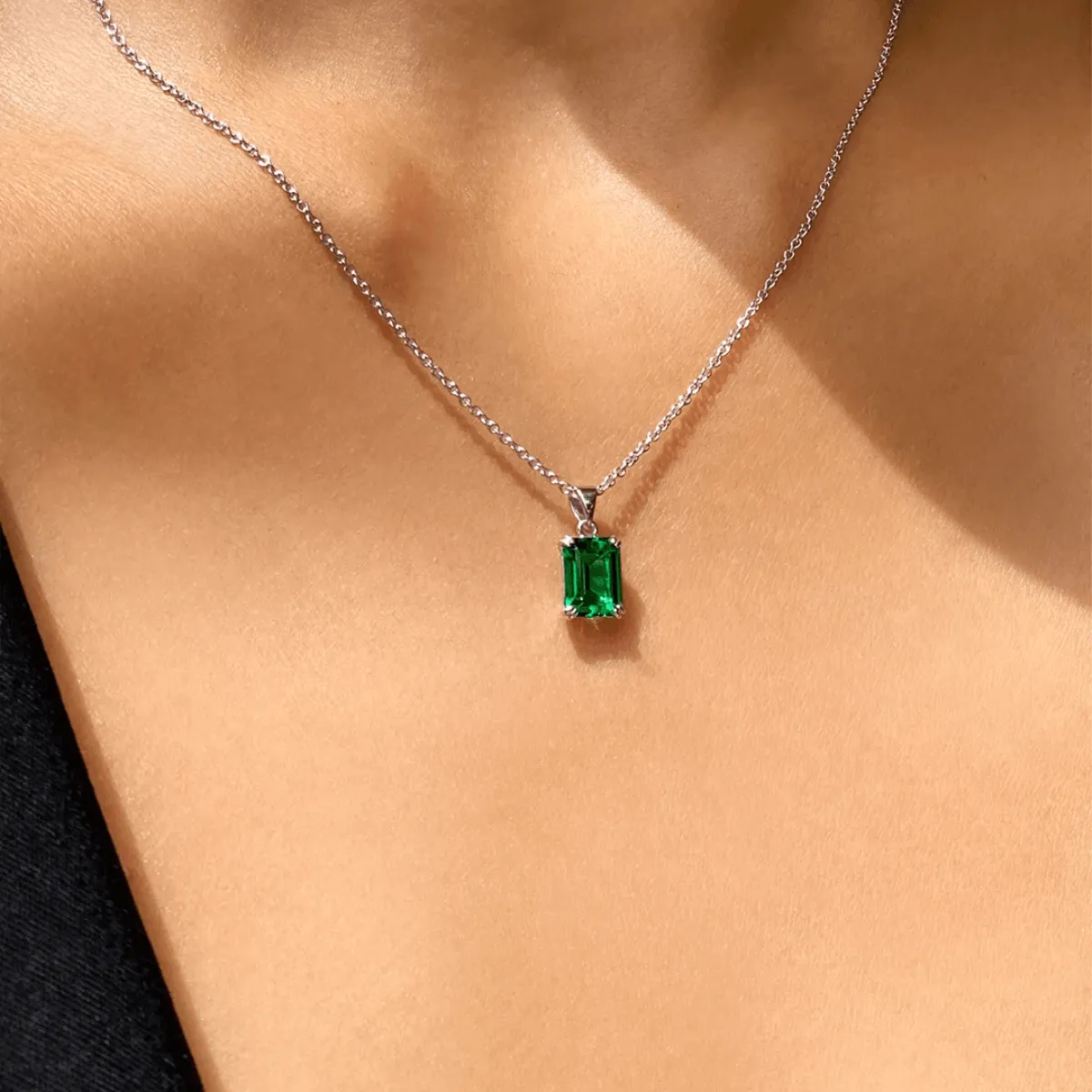 CARAT* London Fulton Double Prong Pendant Necklace Emerald Green
