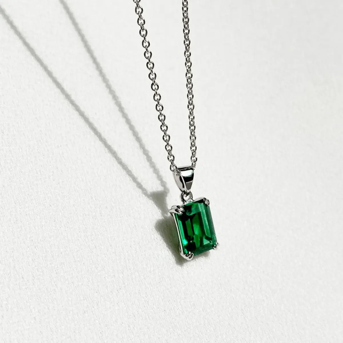 CARAT* London Fulton Double Prong Pendant Necklace Emerald Green