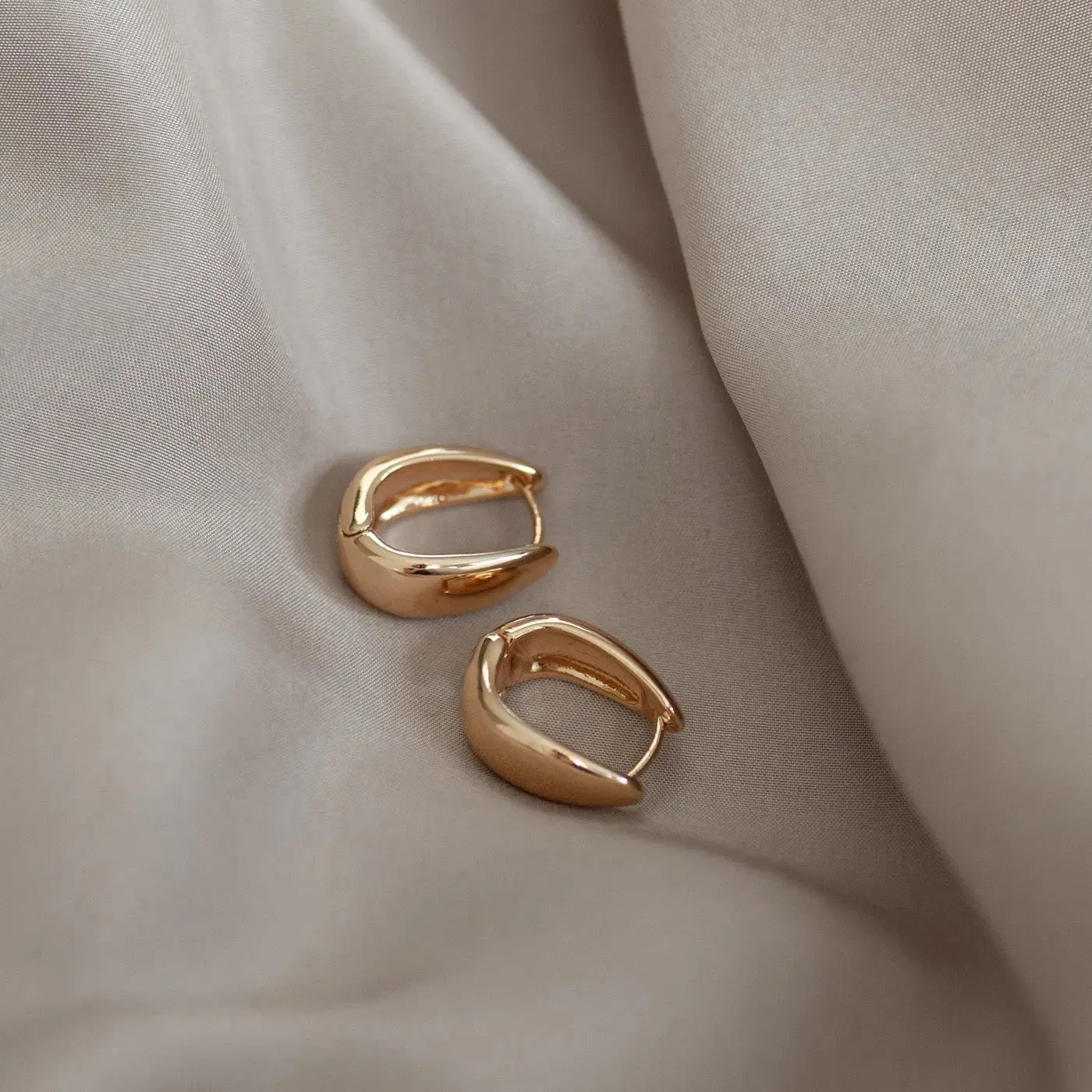 Classic Wide Hoop Earring - Gold