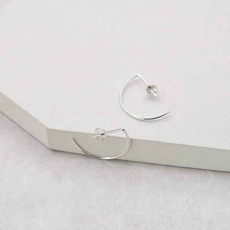 Line hoop earrings N°7 in silver or gold
