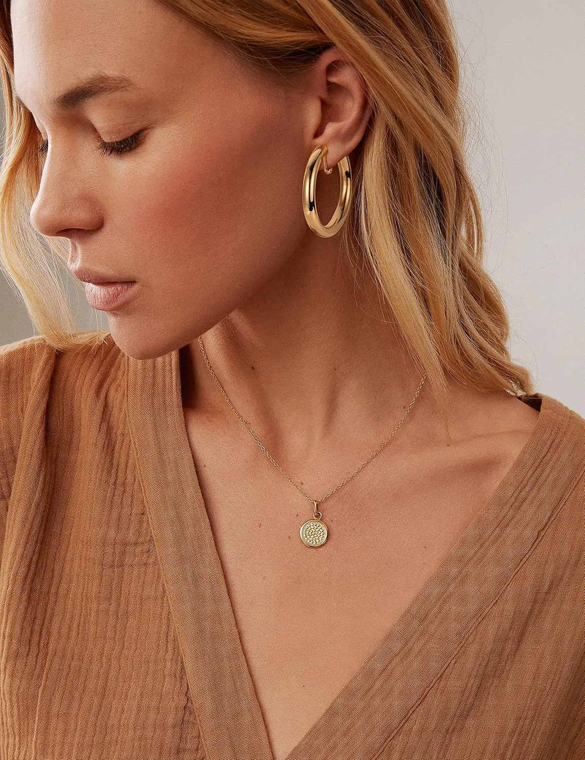 WOWORAMA Gold Clip On Hoop Earrings for Women - Classic Large Chunky Hoops - Non Pierced Minimalistic Clip Earrings